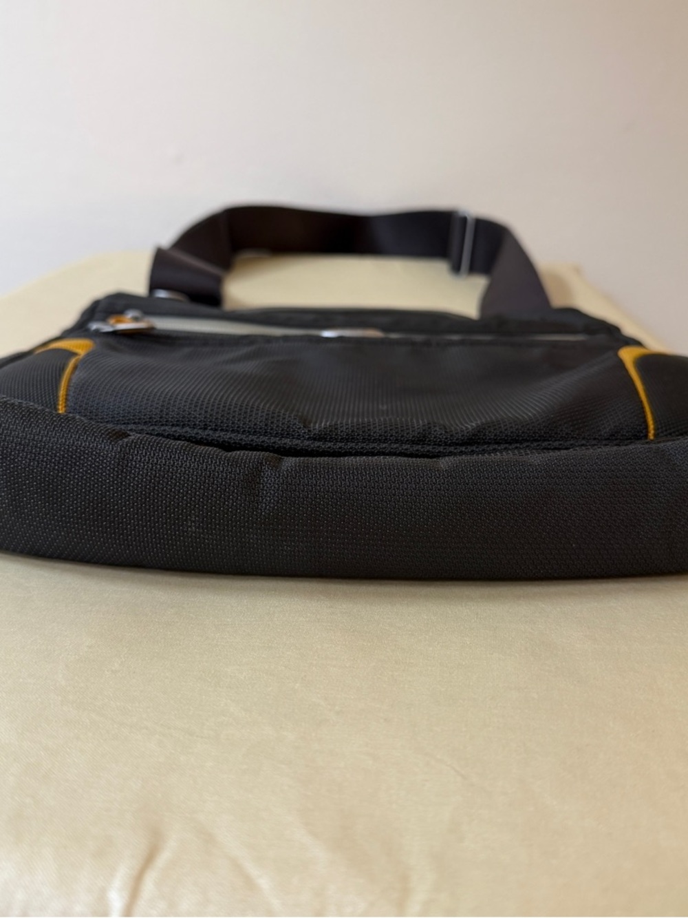 Tumi Ducati Crossbody Messenger Bag Very Good Condition - Picture 14 of 14